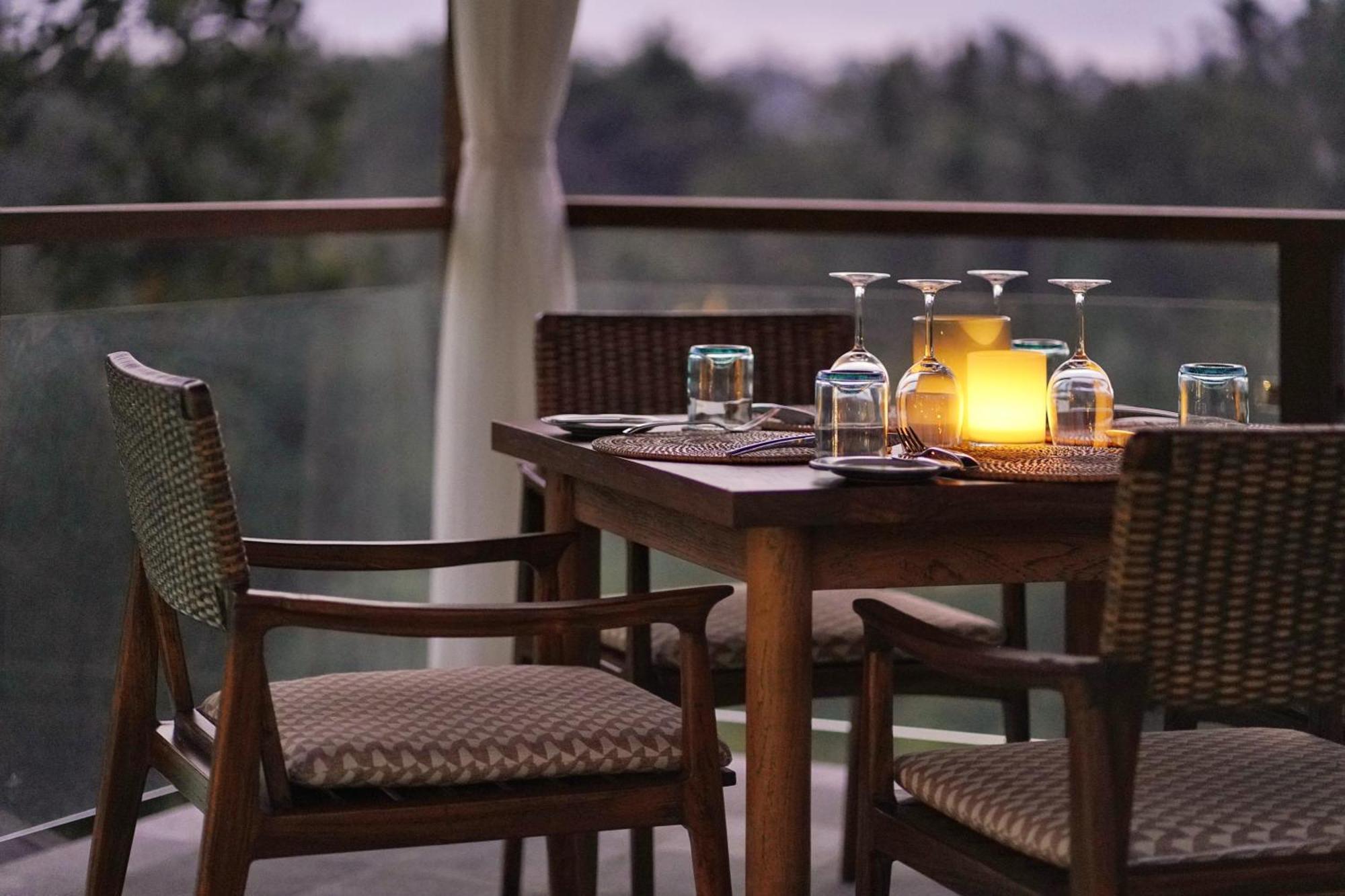 Tejaprana Bisma - Chse Certified Hotel Ubud Kültér fotó A table set for dinner