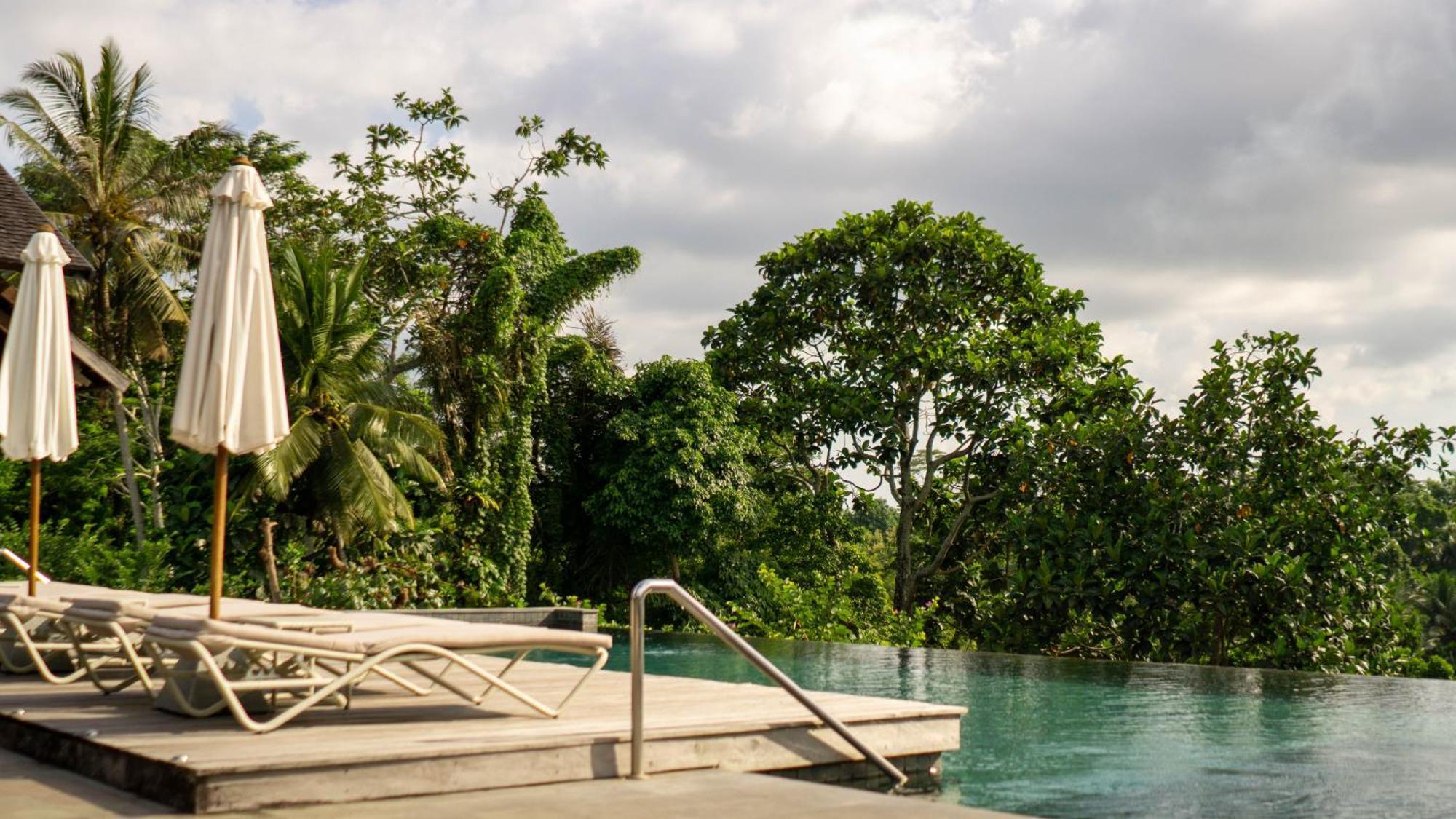 Tejaprana Bisma - Chse Certified Hotel Ubud Kültér fotó The swimming pool at the resort