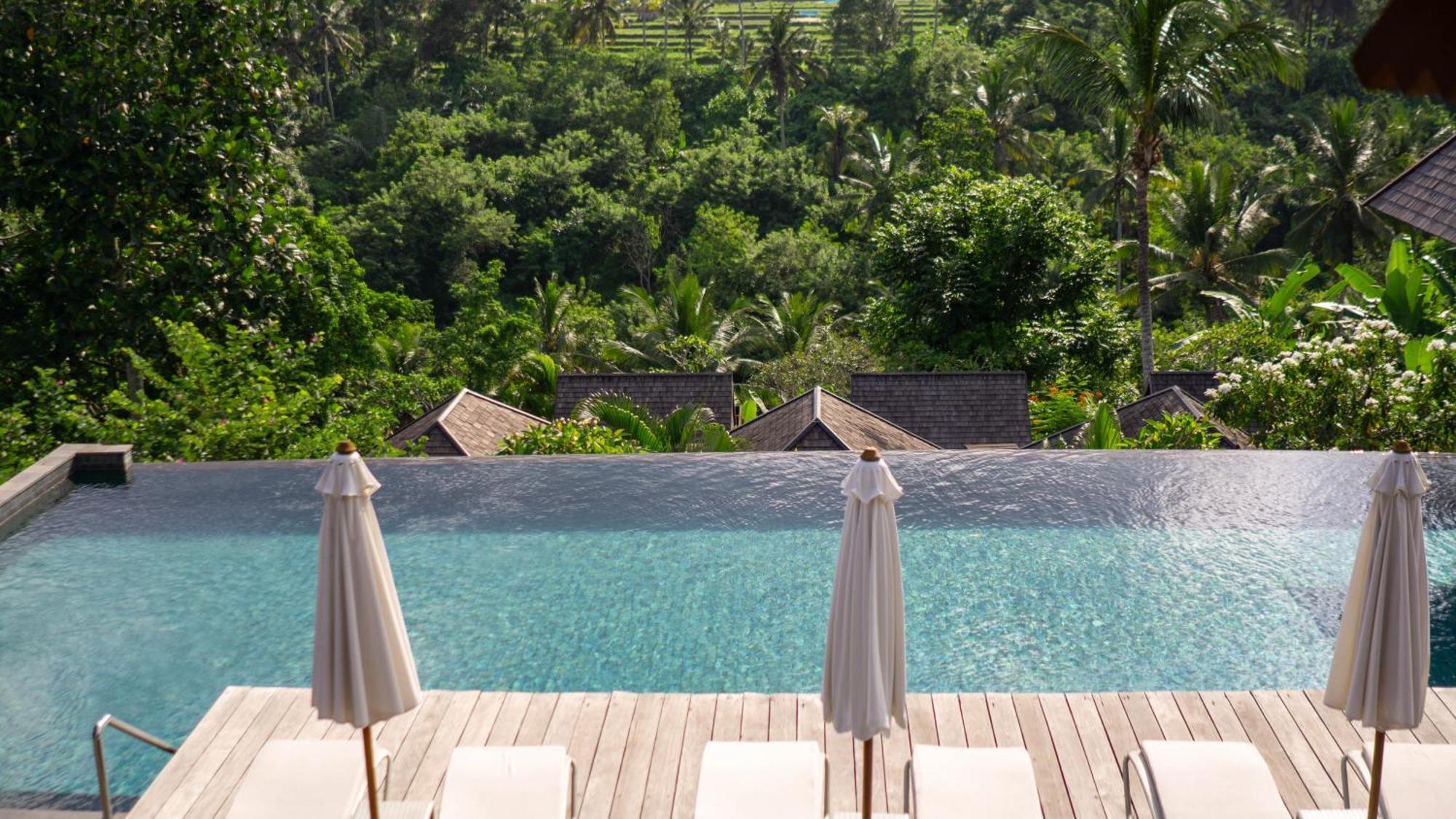 Tejaprana Bisma - Chse Certified Hotel Ubud Kültér fotó The swimming pool at the resort